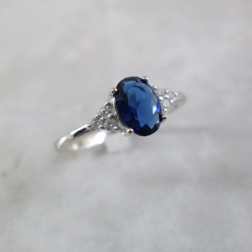 Gorgeous Blue Sapphire w/Simulated Diamonds>925 Sterling Silver Ring,Sapphire